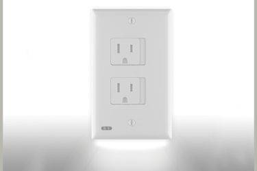 Outlet with light