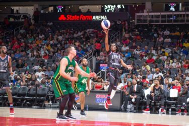Harlem Globetrotters shooting the ball