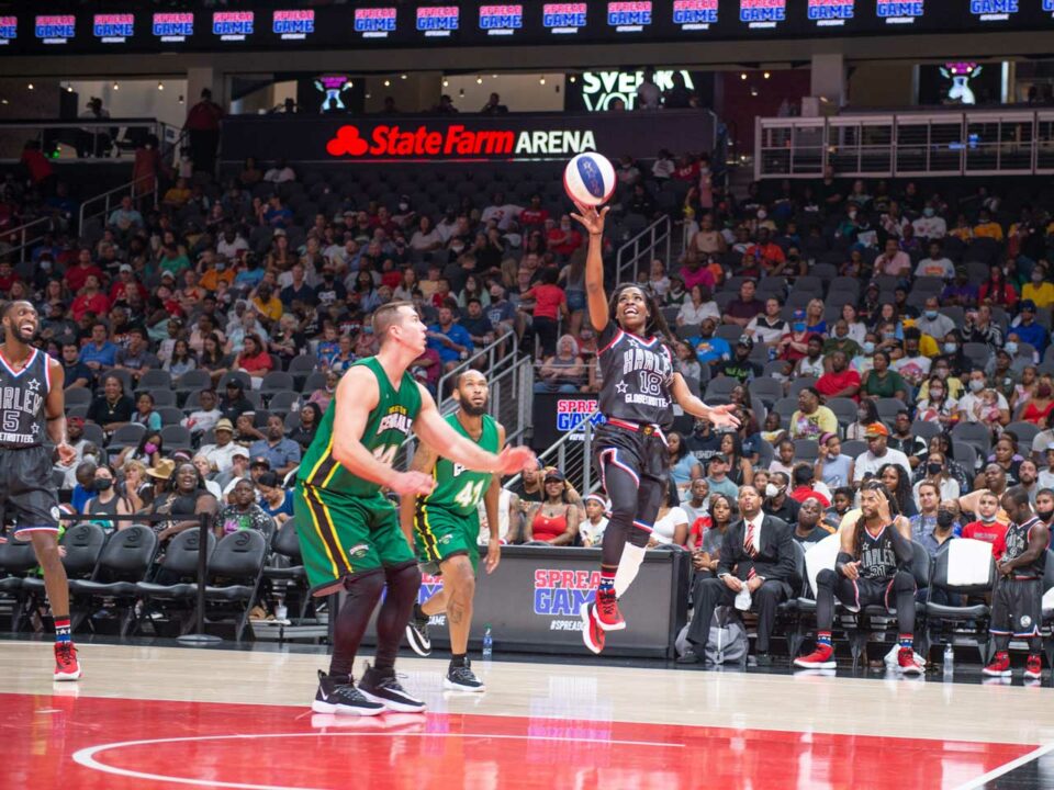 Harlem Globetrotters shooting the ball